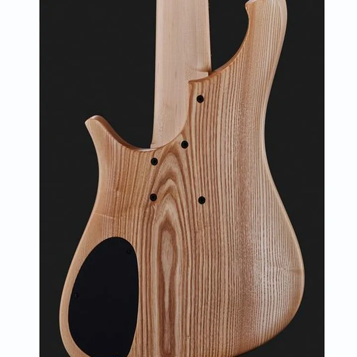 Il basso elettrico Le Fay Herr Schwarz 6 Natural 24 – Recensione, Confronto, Test