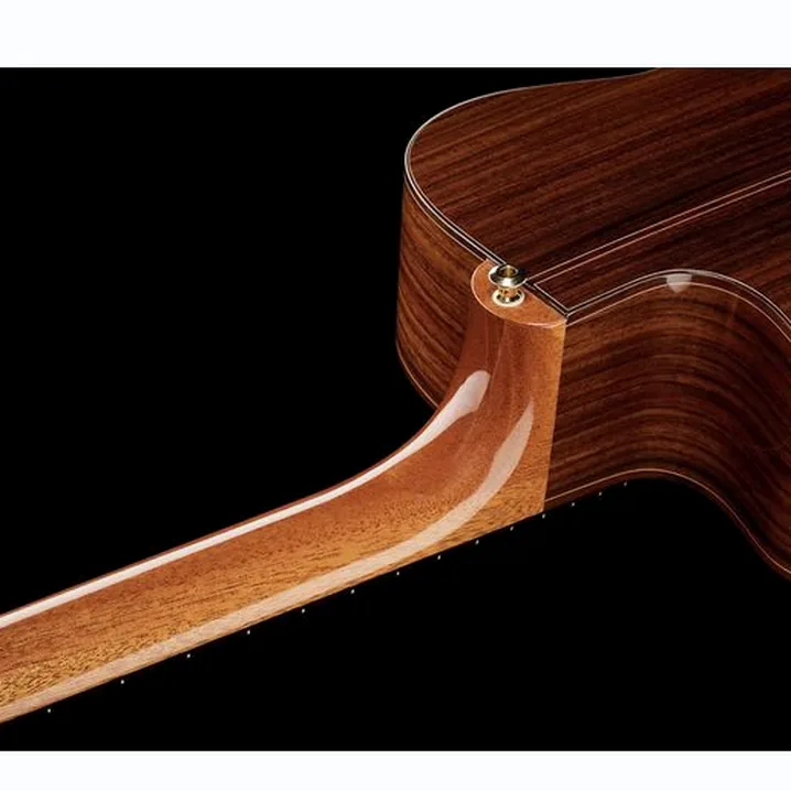 La chitarra acustica Maton EM100C 808 Messiah: Recensione, Opinioni, Confronto