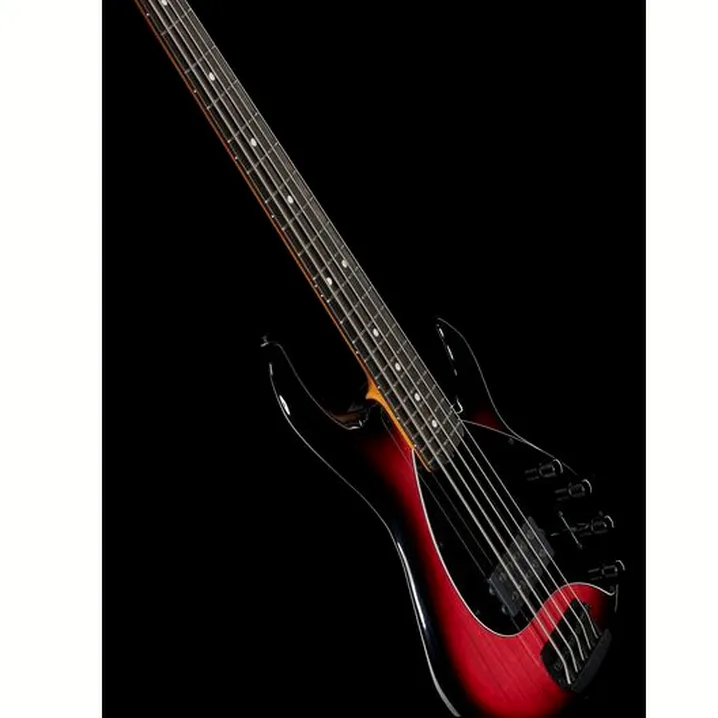 Il basso elettrico Music Man Stingray 5 Special Raspberry: Prova, Recensione, Confronto