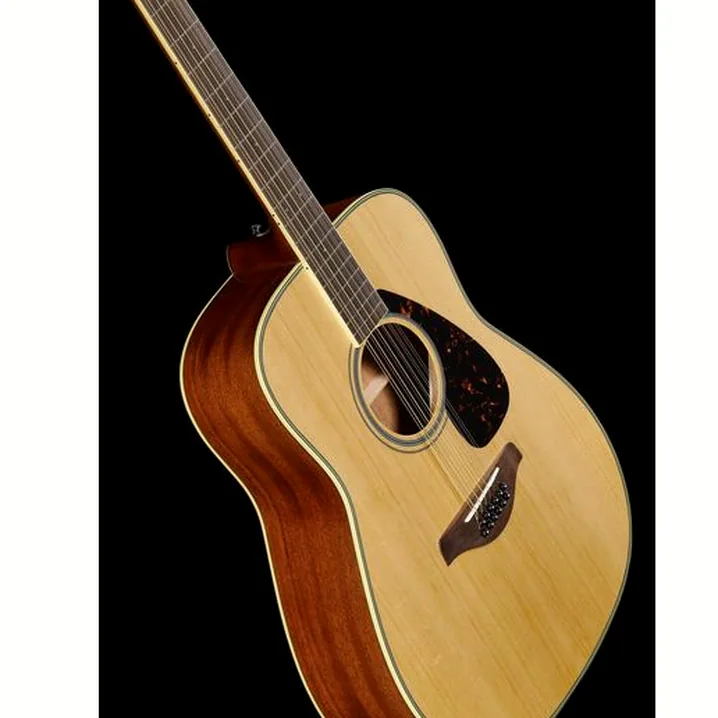 La chitarra acustica Yamaha FG820-12 NTII / Confronto, Test e Recensioni