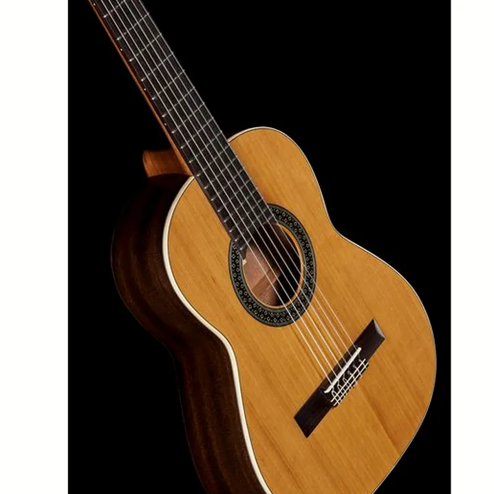 La chitarra classica Alhambra 1C HT 1/2 incl. Gigbag / Prova, Confronto, Recensione