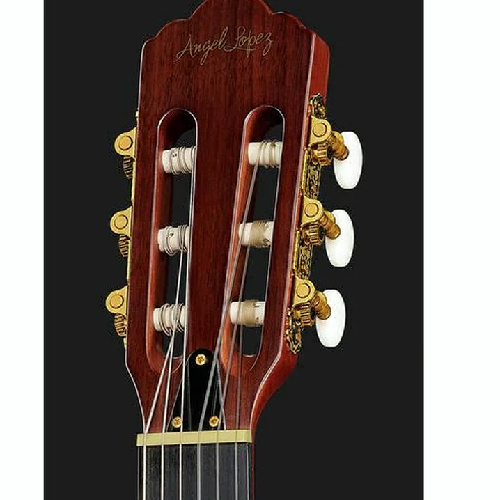 La chitarra classica Angel Lopez EC3000 Maho N: Recensione, Opinioni, Confronto