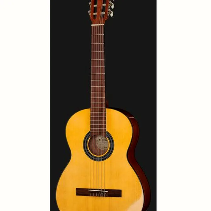 La chitarra classica Gewa Student Natural 4/4 LH: Recensione, Opinioni, Confronto