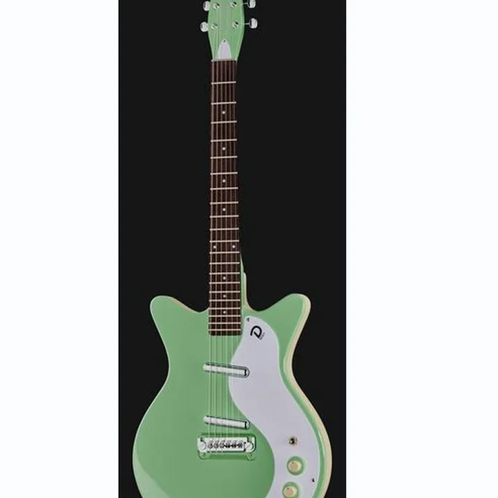 La chitarra elettrica Danelectro DE 59M NOS+ SFG Recensione, Test & Confronto