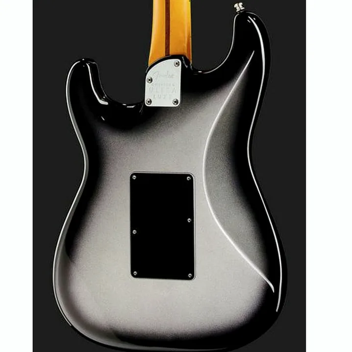 La chitarra elettrica Fender AM Ultra Luxe Strat HSS FR SB Recensione, Test & Confronto