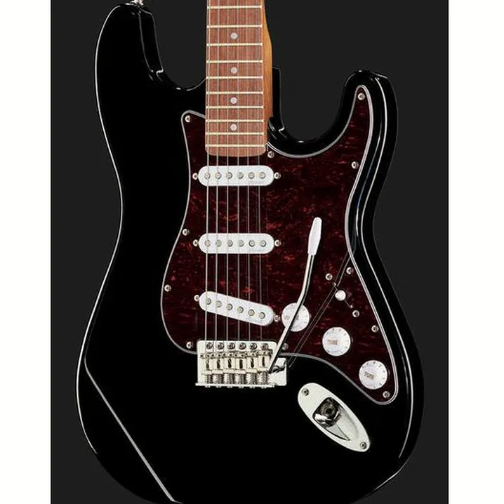 La chitarra elettrica Harley Benton ST-62 BK Vintage Series Recensione, Test & Confronto