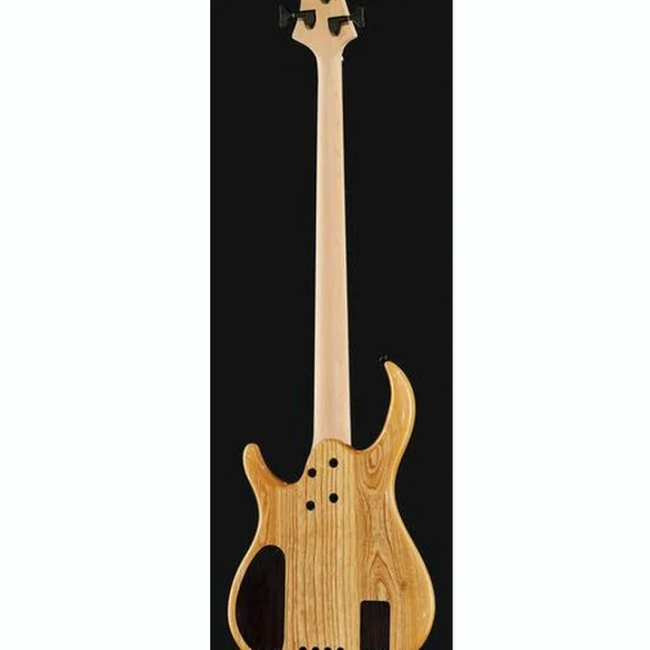 Il basso Marcus Miller M7 Swamp Ash 4st NT 2nd Gen: Confronto, Test e Recensioni