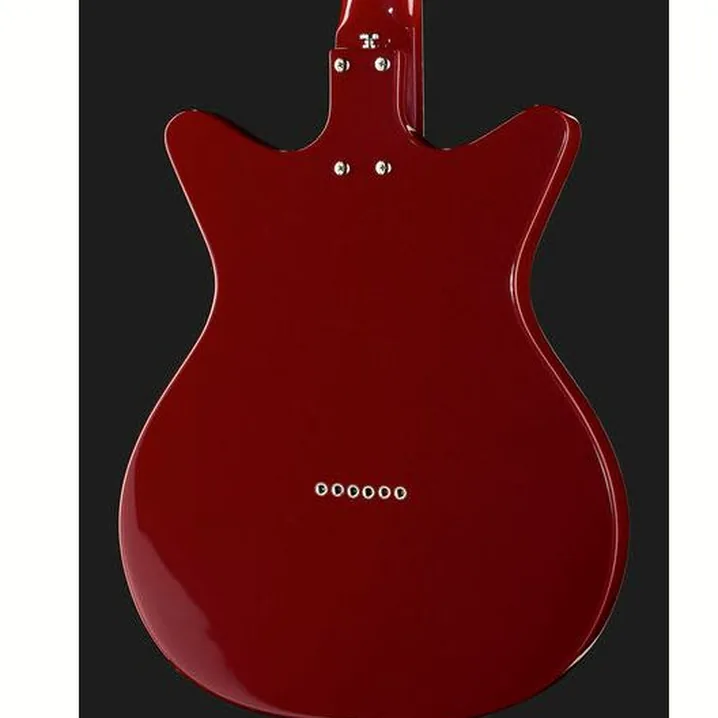 Recensione e prova della chitarra Danelectro 59X12 blood red