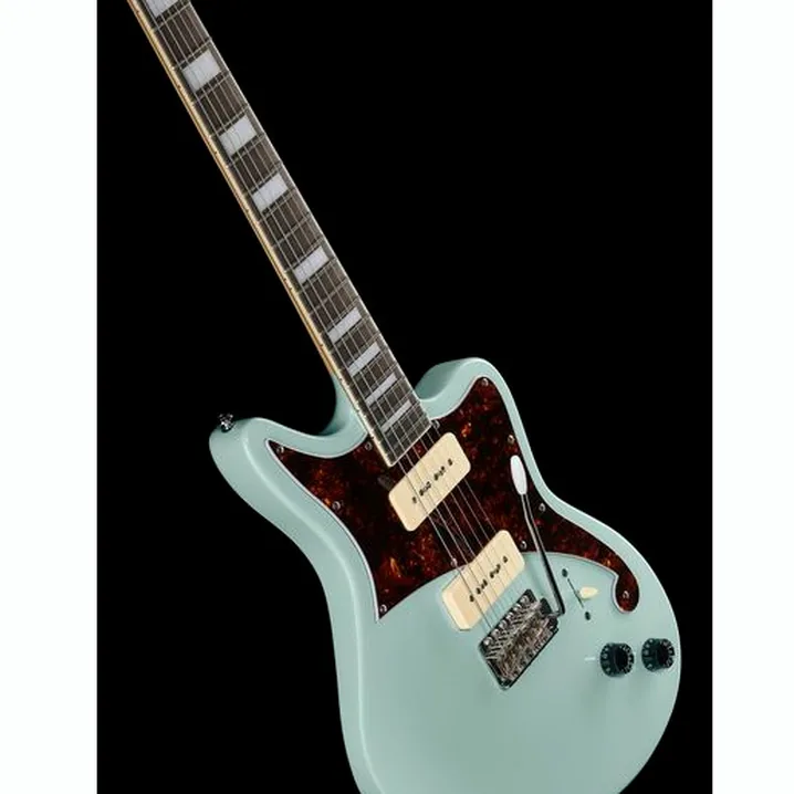 Recensione e prova della chitarra DAngelico Premier Bedford SkyBlue