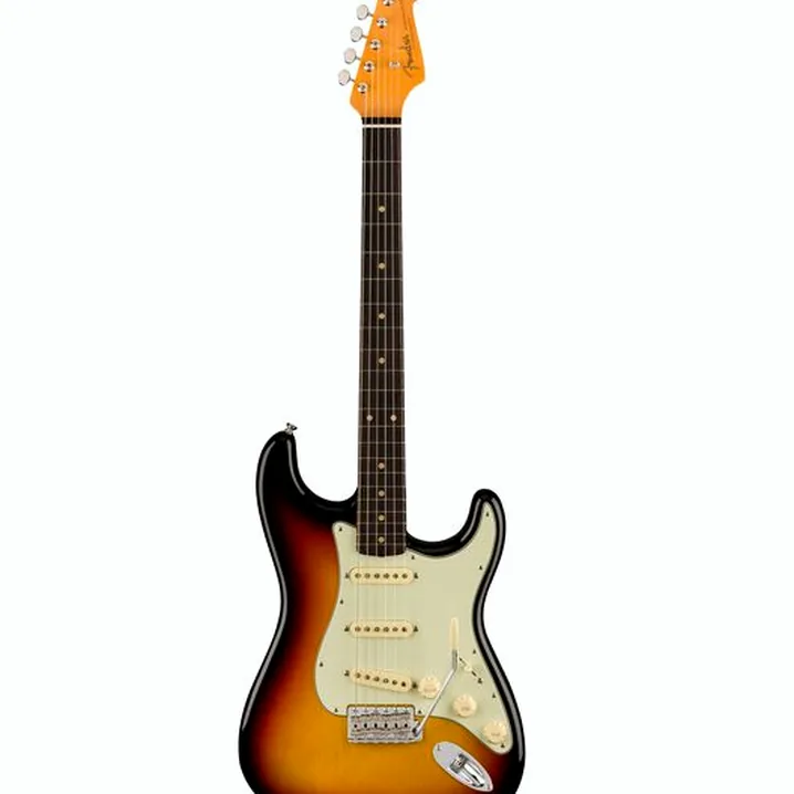 Recensione e prova della chitarra elettrica Fender AV II 61 STRAT RW WT3TB