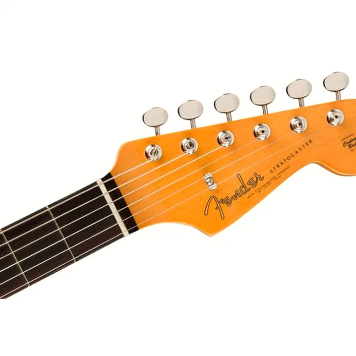 Recensione e prova della chitarra elettrica Fender AV II 61 STRAT RW WT3TB
