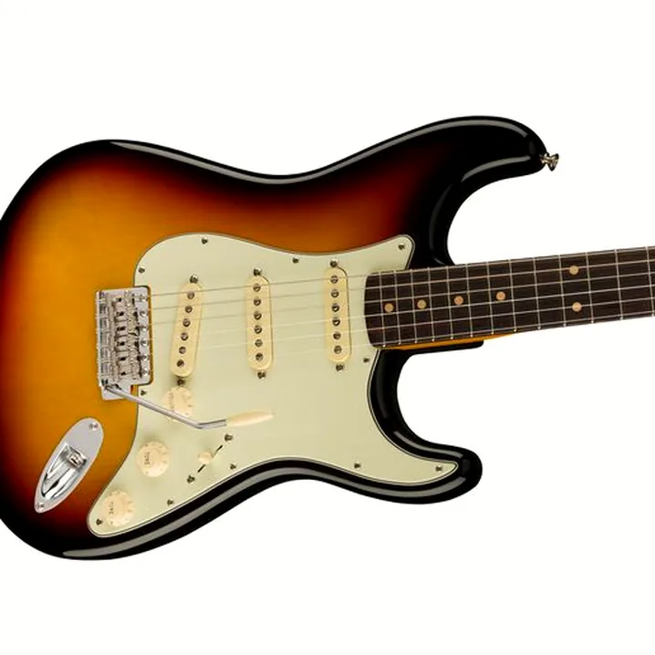 Recensione e prova della chitarra elettrica Fender AV II 61 STRAT RW WT3TB