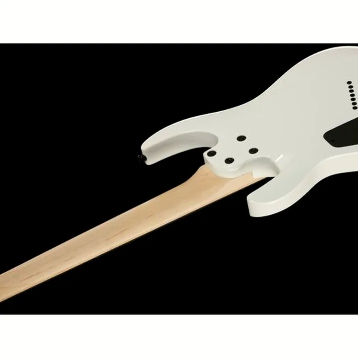Recensione e prova della chitarra Harley Benton R-457MN WH MultiScale