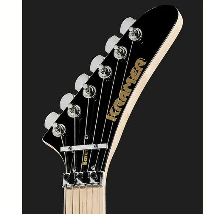 Recensione e prova della chitarra Kramer Guitars Hot Rod Baretta Blue Sparkle