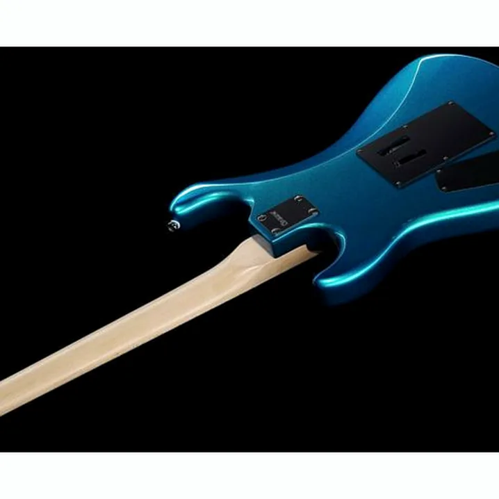 Recensione e prova della chitarra Kramer Guitars Hot Rod Baretta Blue Sparkle