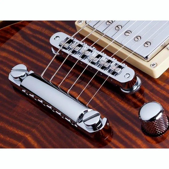 Recensione e prova della chitarra Schecter Retro C-1 E/A Cat’s Eye