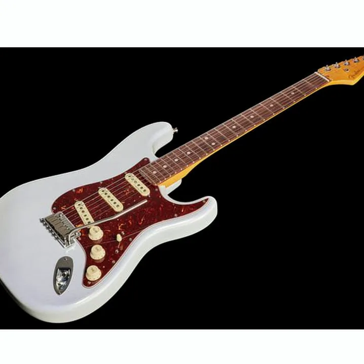 Recensione e Test Chitarra Fender AM Ultra Strat RW Arctic Pearl