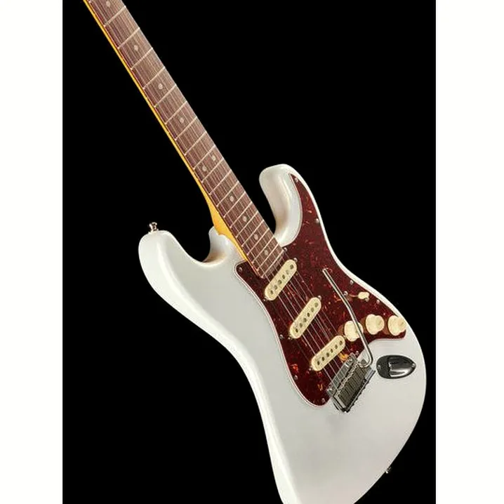 Recensione e Test Chitarra Fender AM Ultra Strat RW Arctic Pearl