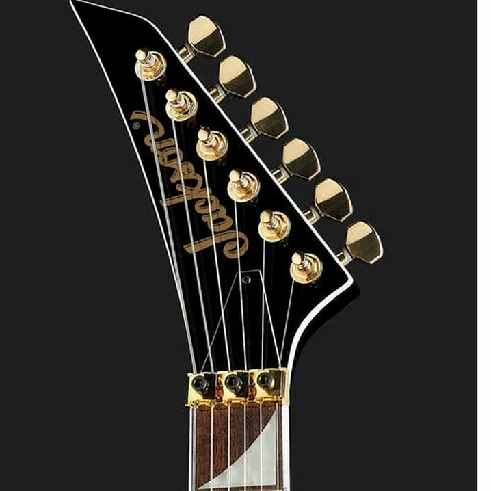 Recensione e Test della chitarra Jackson RRX24 Black with Yellow Bevels
