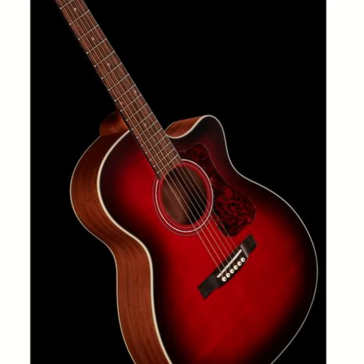 Recensione e Test Guild OM-240CE Satin Oxblood Burst