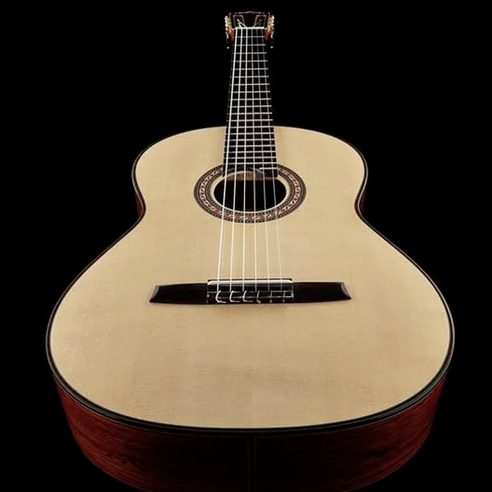 Test e Recensione Chitarra classica Hanika HE-Lattice