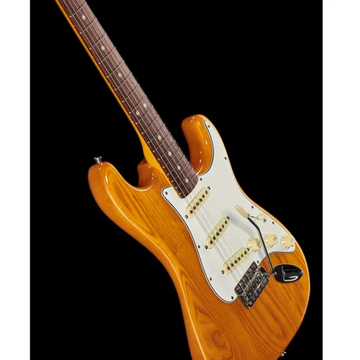 Test e Recensione Chitarra Elettrica Fender AV II 73 STRAT RW AGNAT