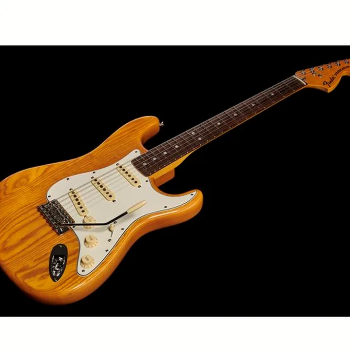 Test e Recensione Chitarra Elettrica Fender AV II 73 STRAT RW AGNAT