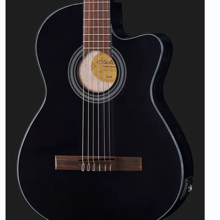 Test e Recensione della chitarra classica Gewa Student Cedar Black 4/4