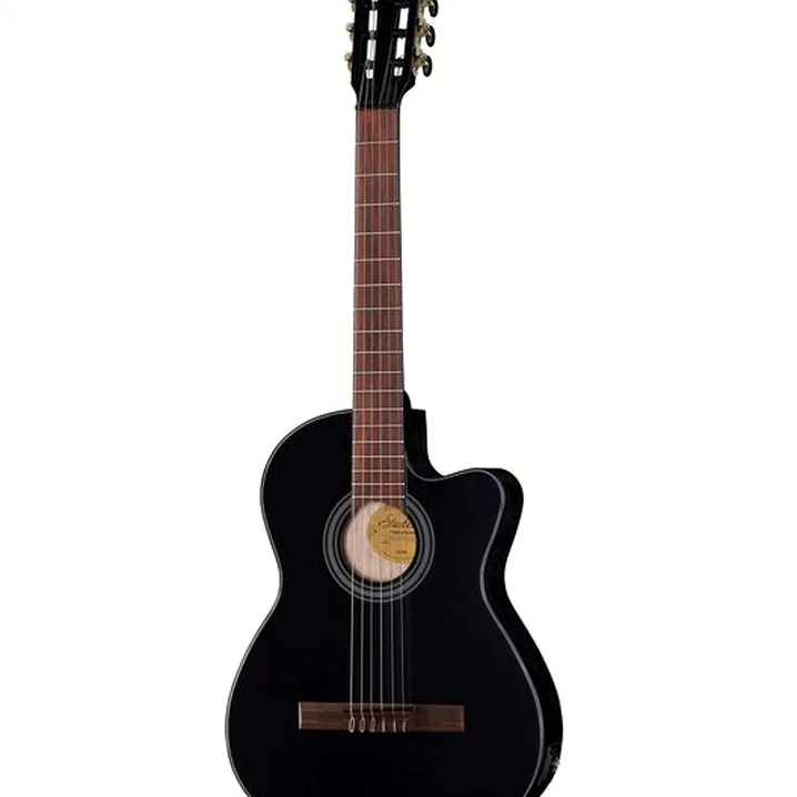 Test e Recensione della chitarra classica Gewa Student Cedar Black 4/4