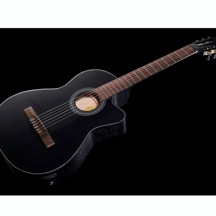 Test e Recensione della chitarra classica Gewa Student Cedar Black 4/4